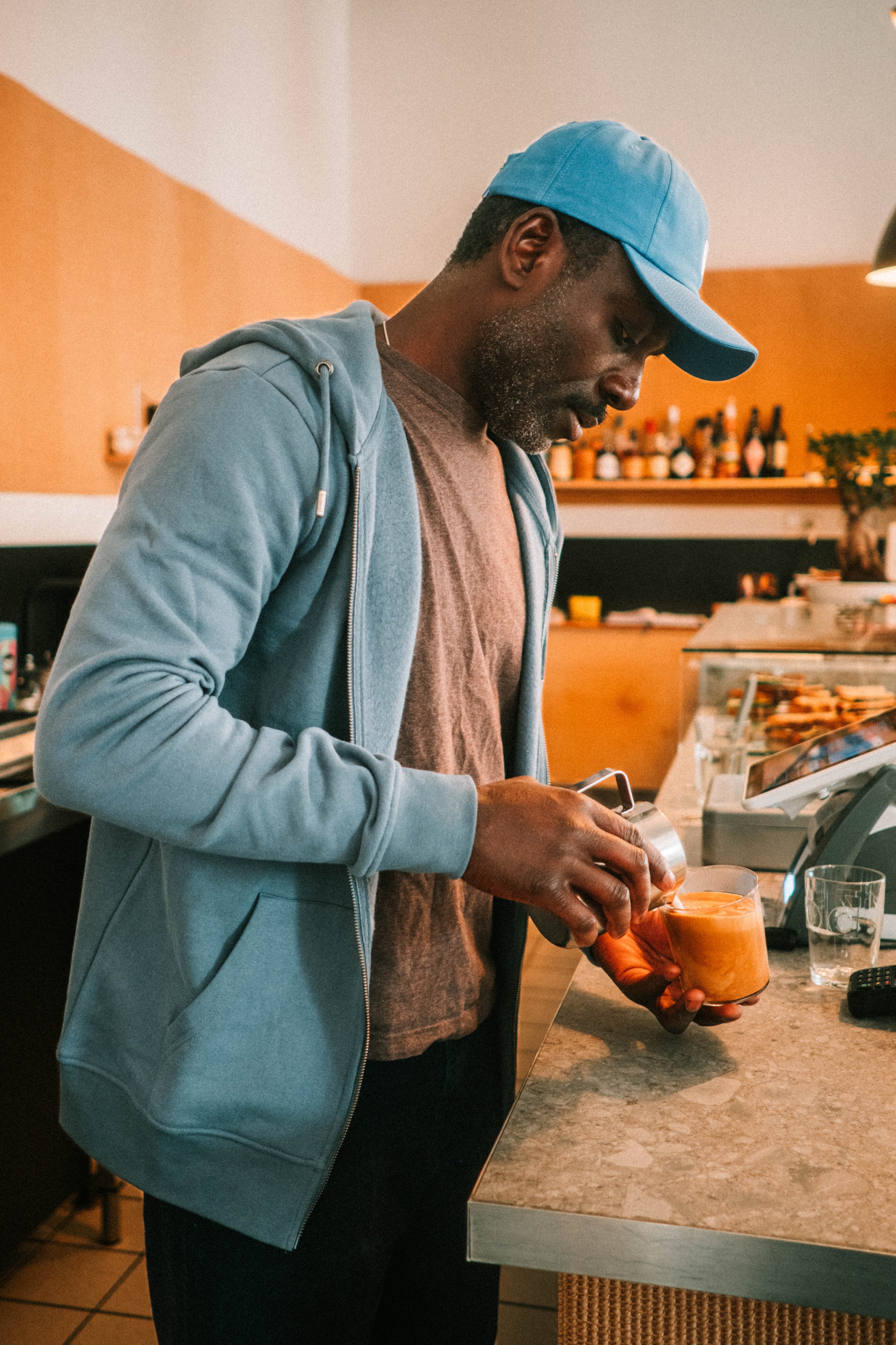 Kaffee und Spirituosen – sorgfältig kuratiert